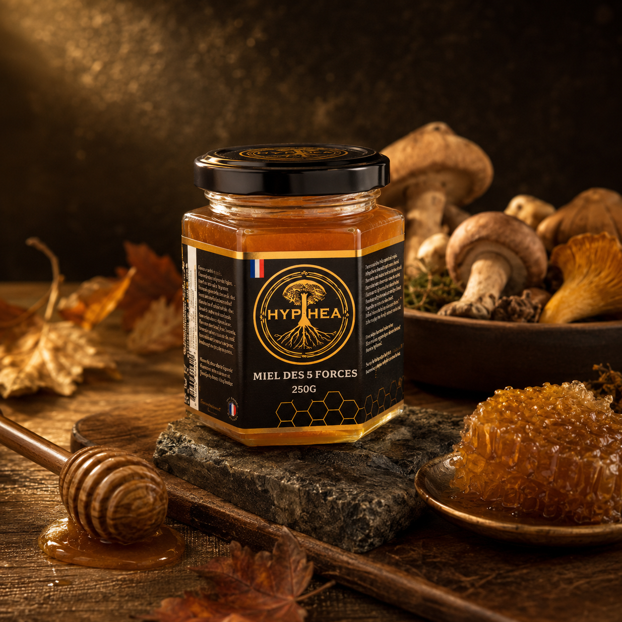 Miel aux 5 champignons HYPHEA présenté avec miel et champignons